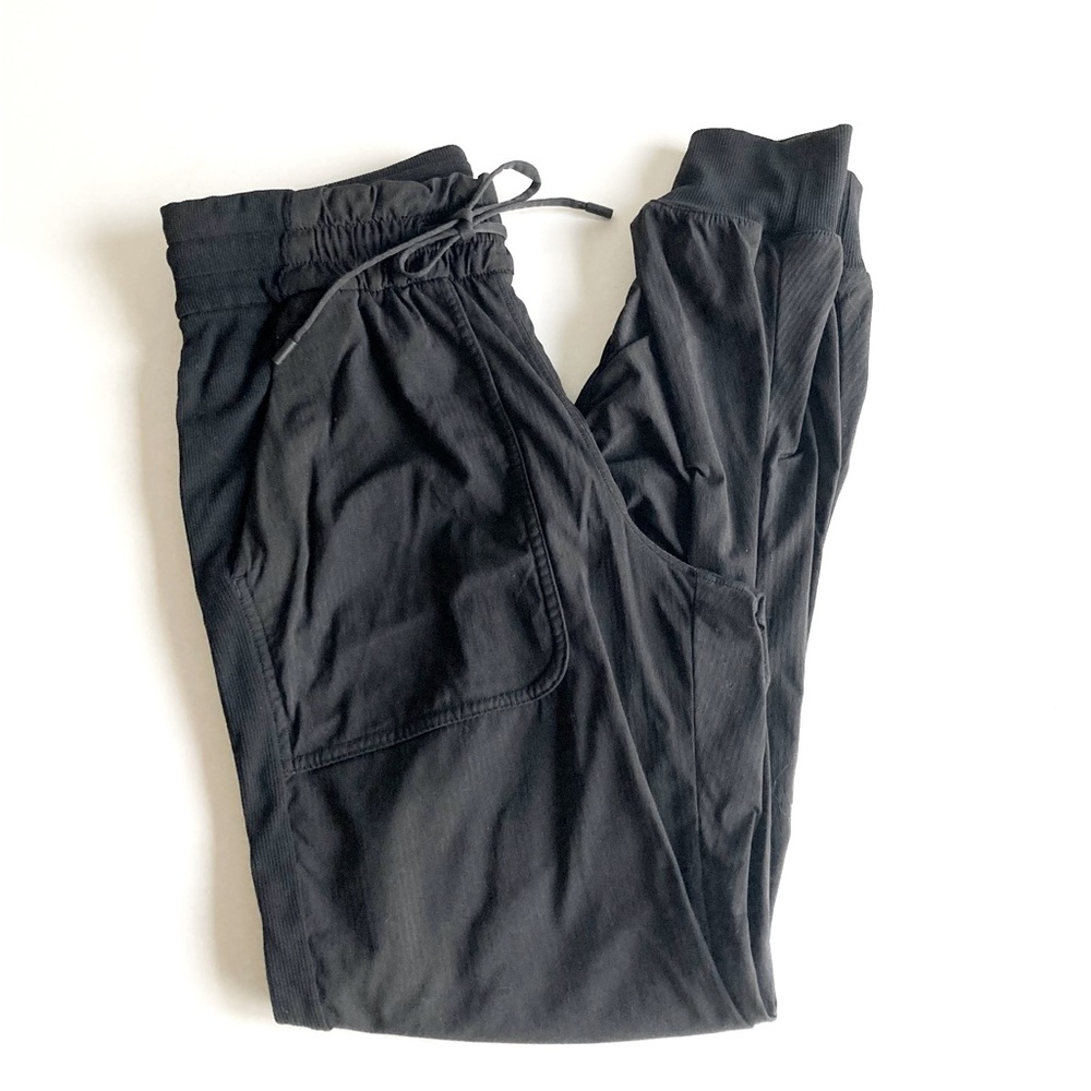 Lululemon Black Strip Two Pockets High Rise Loggers size 4